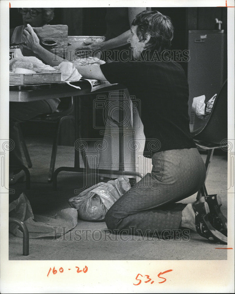 1975 Press Photo Pottery making civilized man Petersburg residents Adeline - Historic Images