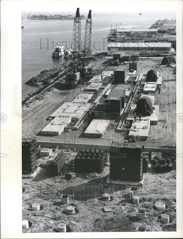 1972 Press Photo Mammoth oil tank Florida Power Bayboro Plant Street Petersburg - Historic Images