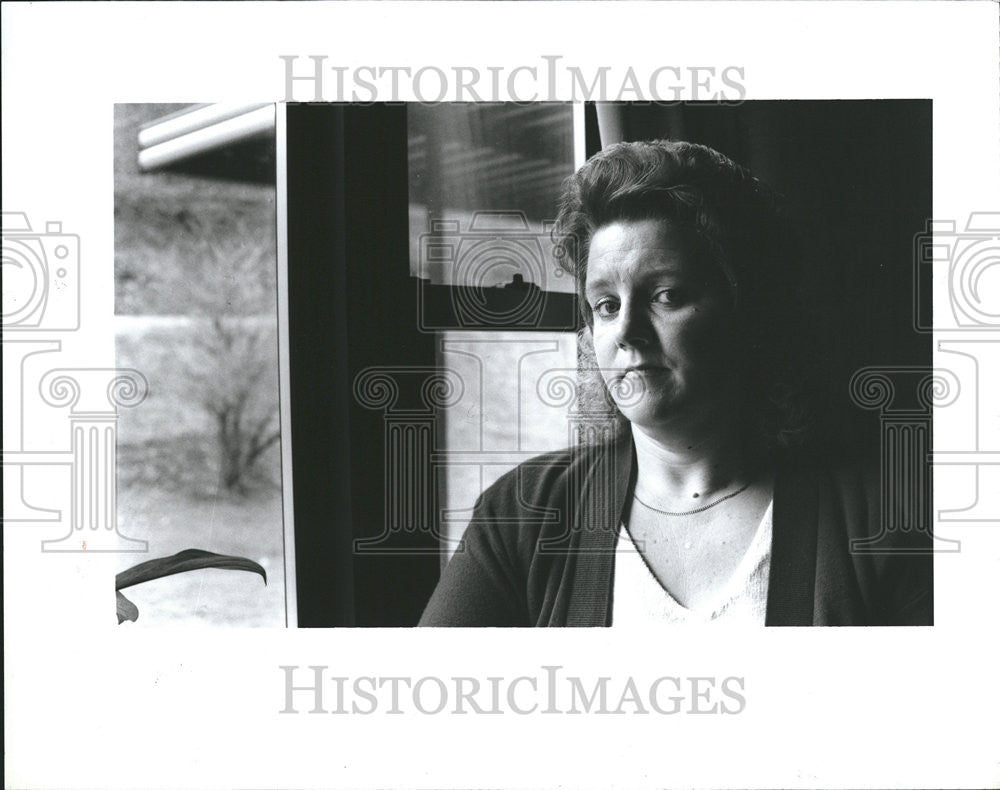 1990 Press Photo Betty Riggs Job Sterilization - Historic Images