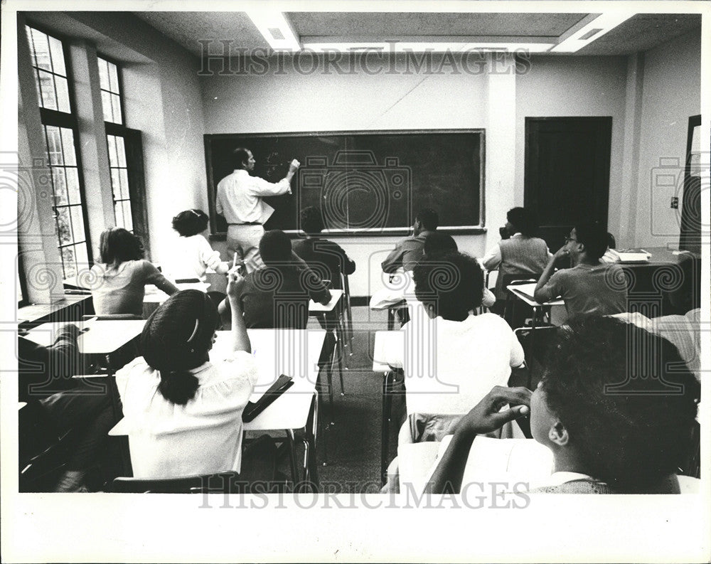 1981 Press Photo Delvin Walden Cranbrook Program Class Room - Historic Images