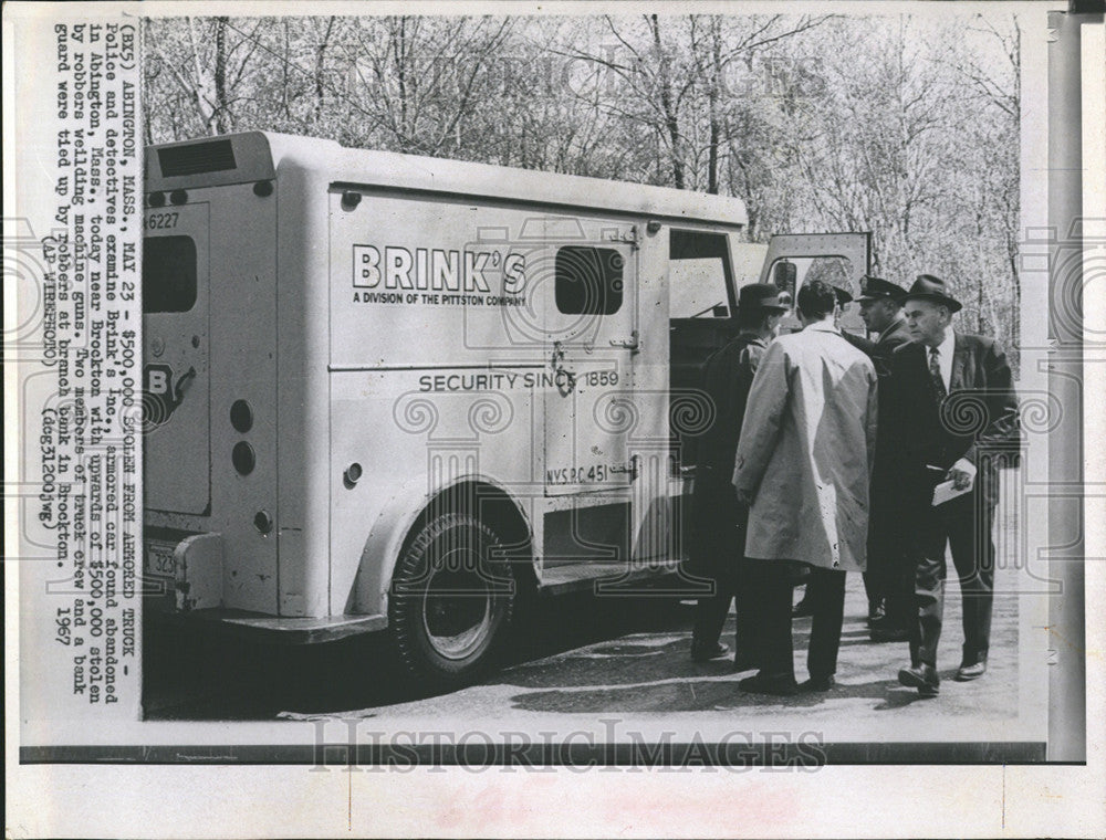 1967 Press Photo Stolen Police Truck Abington Armored Car Detective - Historic Images