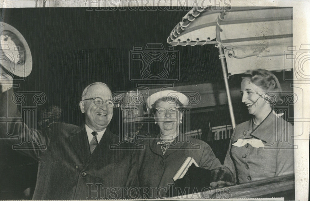 1956 Press Photo Mrs Harry Truman France aboard liner US - Historic Images