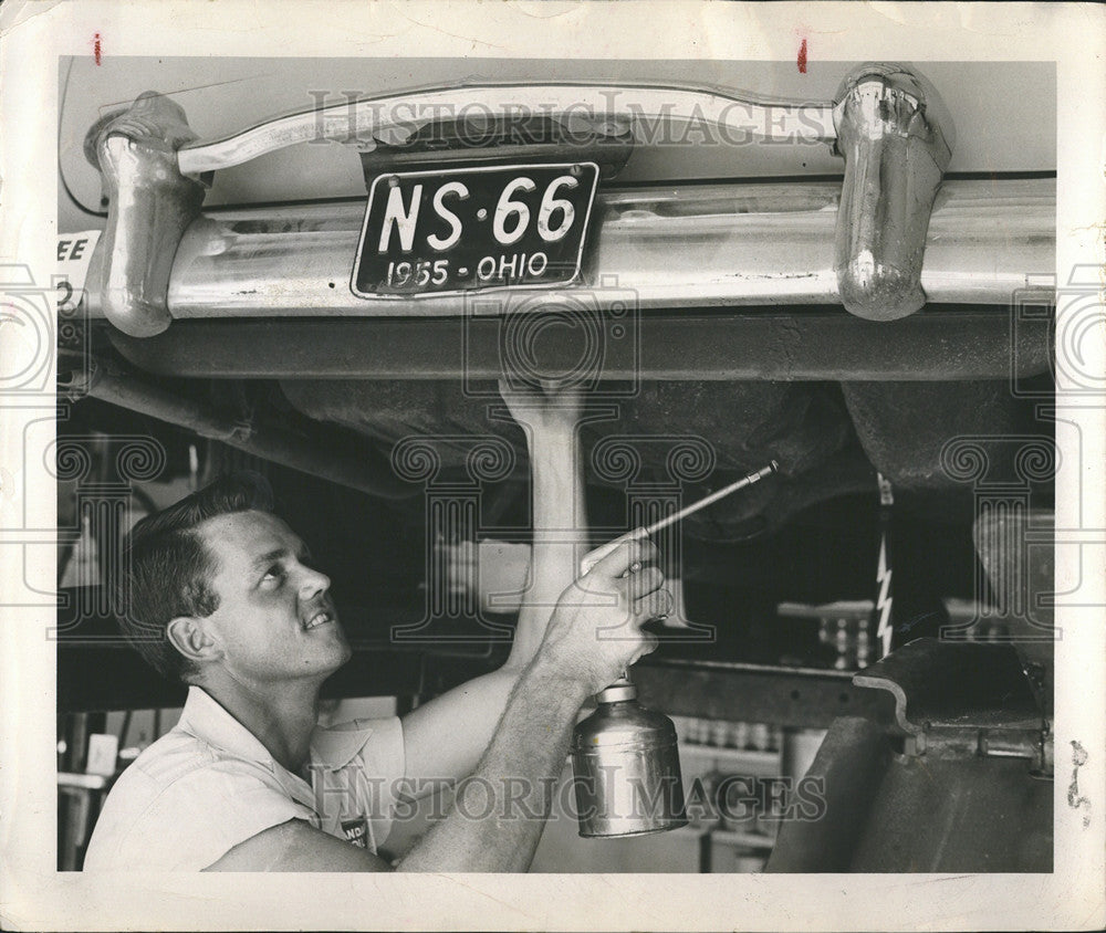 1955 Press Photo Auto Mechanic Repair Car Main Role Diagnose Problem Quickly - Historic Images