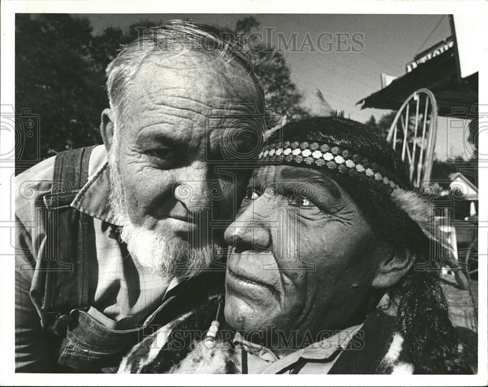 1980 Press Photo L.T. &quot;Smitty&quot; Smith Antique Shop Owner Floral City Florida - Historic Images