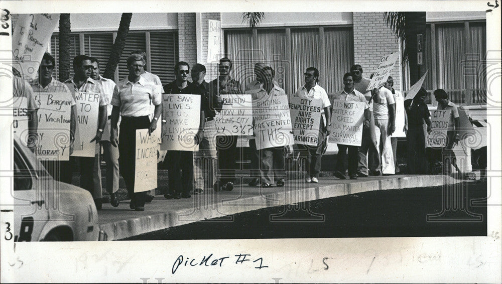 1978 Press Photo Clearwater Police and Firemen Protesting Stalled Negotiations - Historic Images