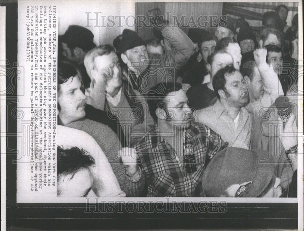 1971 Press Photo New York City Policemen Strikes - Historic Images