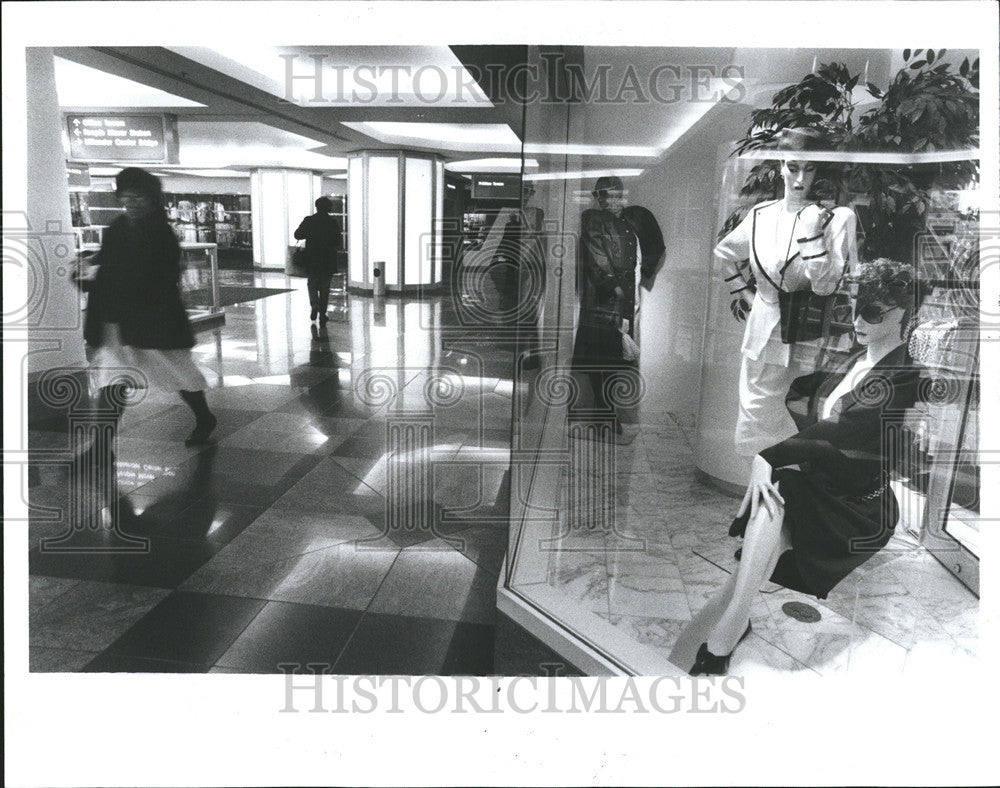 1989 Press Photo Ren Cen shops - Historic Images