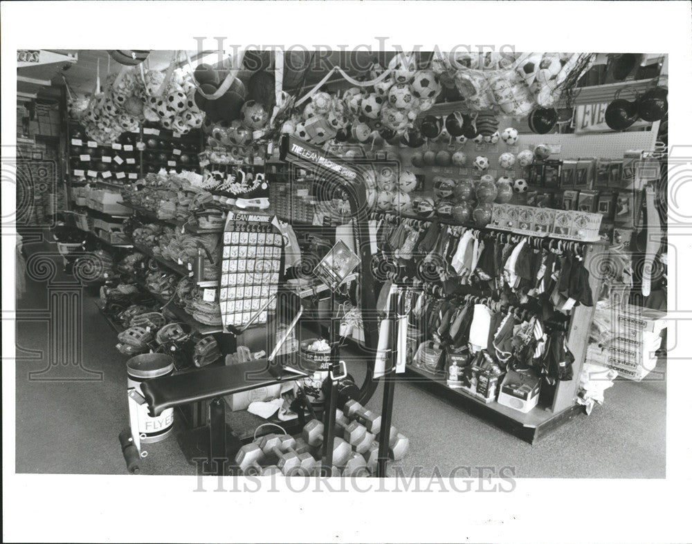 1987 Press Photo HARPER SPORT SHOP - Historic Images