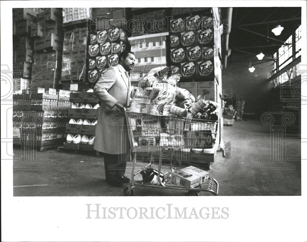 1988 Press Photo Detroit John Matlock Warehouse Club Shop - Historic Images