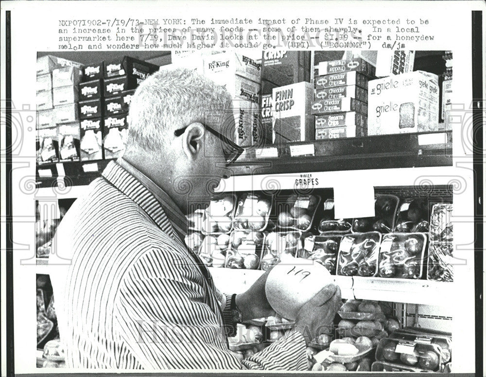 1973 Press Photo Food Dave Davis  Honeydew Melon Wonders NY - Historic Images