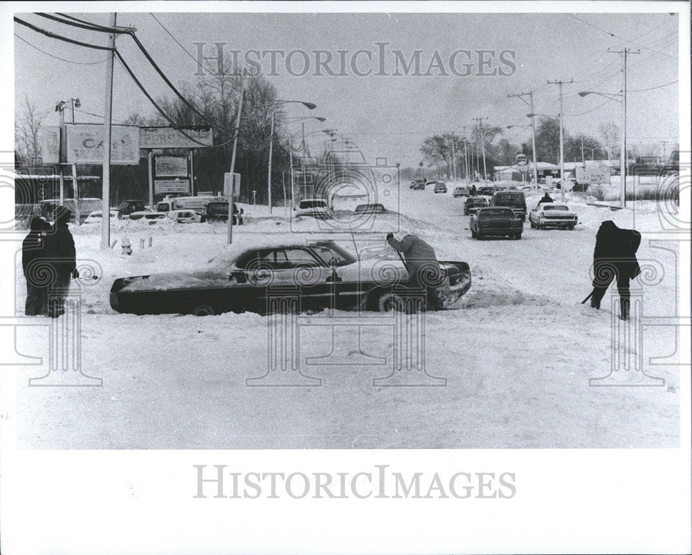 1968 Press Photo Snow Storm Woodhaven Michigan - Historic Images