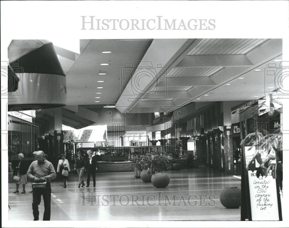 1986 Press Photo STORE SOMERSET MALL MICHIGAN - Historic Images