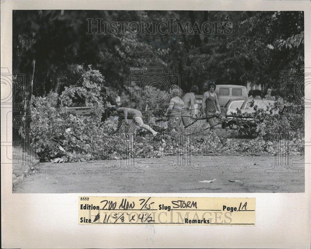 1974 Press Photo Storm Disaster East Detroit Michigan - Historic Images