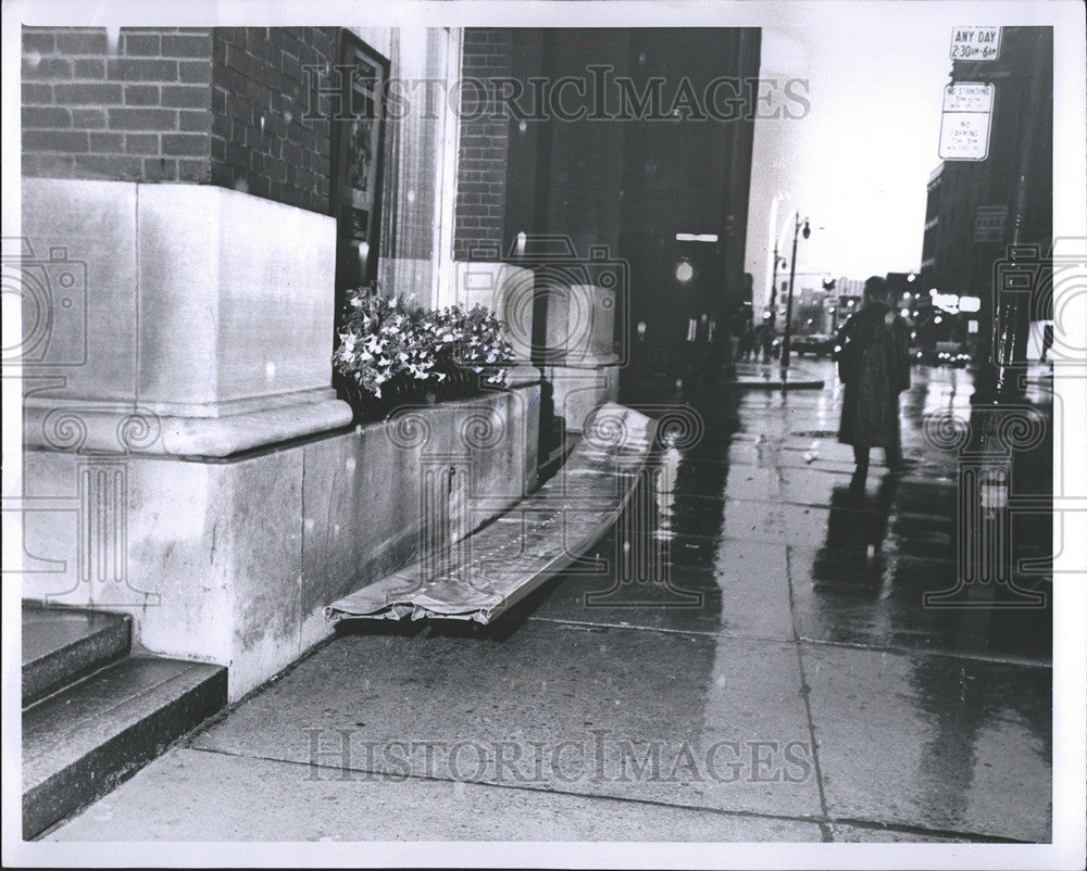 1962 Press Photo Storms Detroit Bank Trust Building - Historic Images