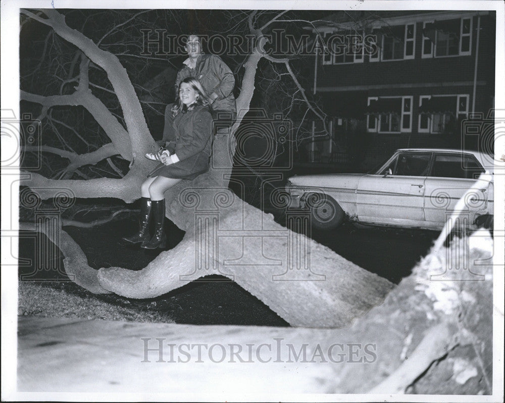 1971 Press Photo Nancy Bell and Craig McCordy - Historic Images