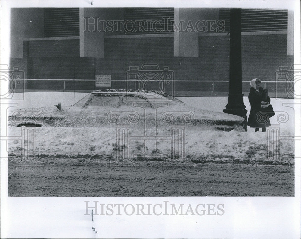 1965 Press Photo Detroit Storms Problem Car Starting - Historic Images