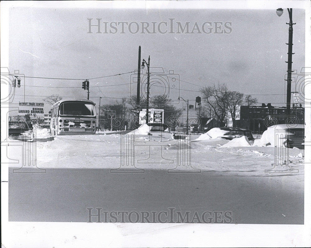 1965 Press Photo Entrance to John Lodge expressway covered with snow - Historic Images