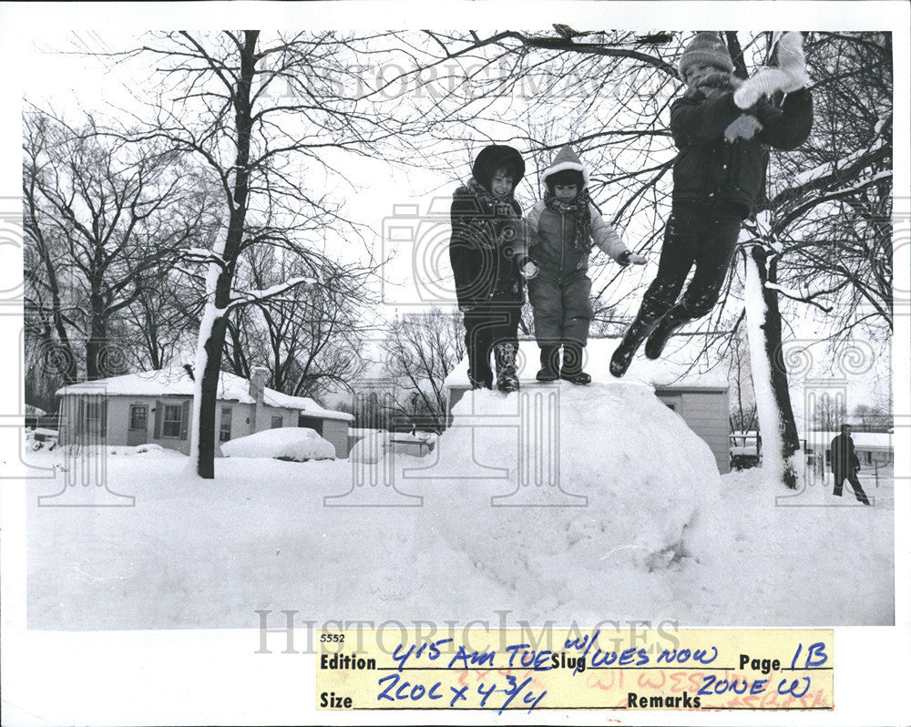 1974 Press Photo John Walsh, Shellie Walsh And Robert Anderson - Historic Images