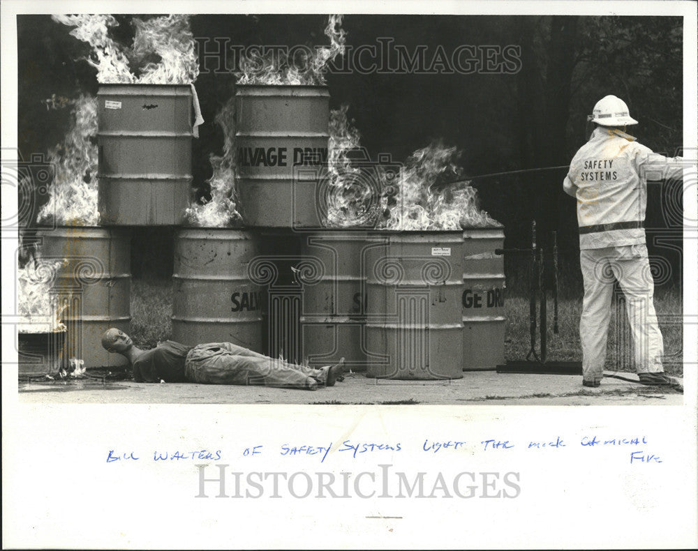 1986 Press Photo Chemical Fire Drill In Livonia - Historic Images