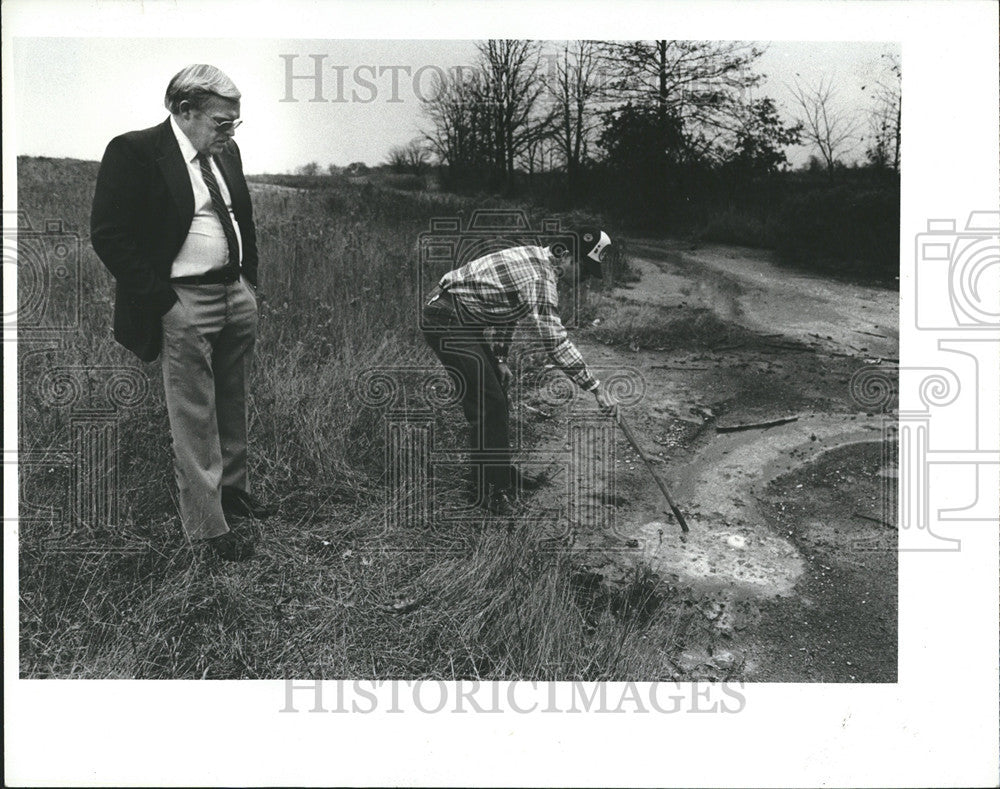 1983 Press Photo Chemical Waste Arsenal Road Landfill Bobcean Arbar Pond - Historic Images