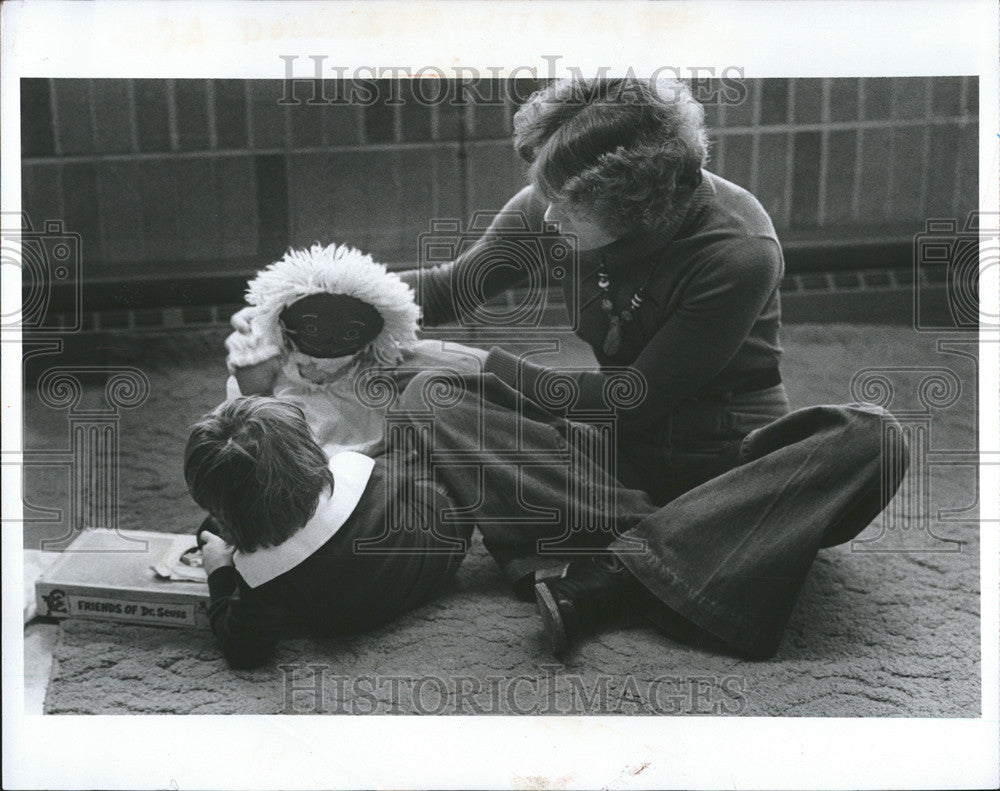 1976 Press Photo Social Barb Steensma Autistic Children Pommer - Historic Images