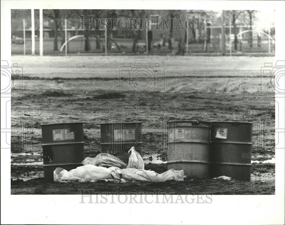 1992 Press Photo Toxic Waste Illegal Dumping PCB - Historic Images