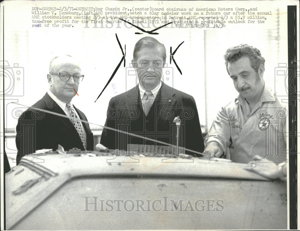 1971 Press Photo Roy Chapin William Luneburg American Motors Corp. Detroit - Historic Images