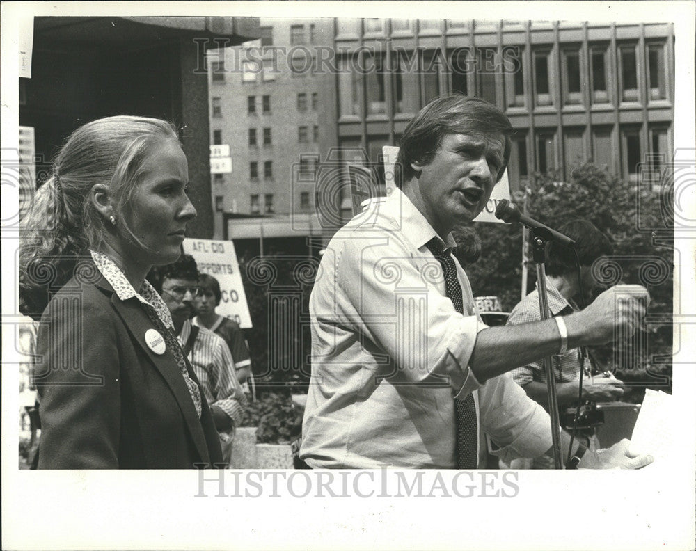 1981 Press Photo Donald Wayne Riegle American Politician  Michigan Senator - Historic Images