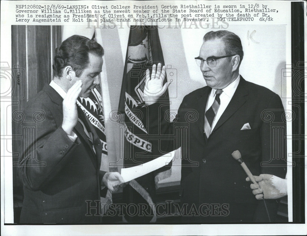 1969 Press Photo Gorton Riethmiller Olivet College Governor William Milliken - Historic Images