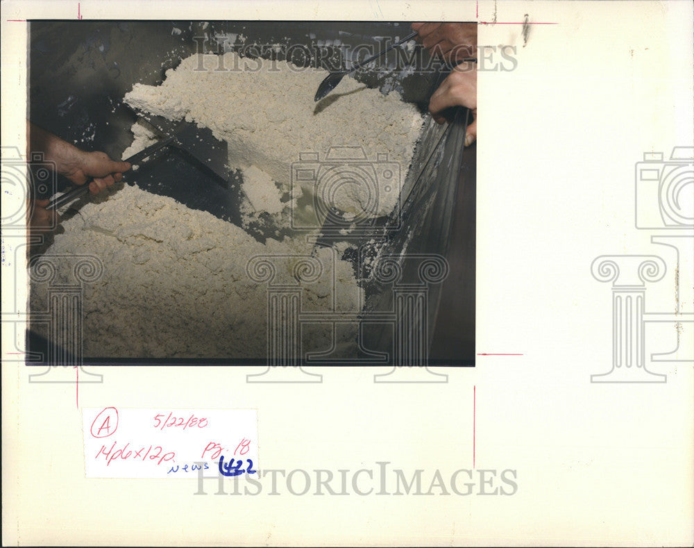 1988 Press Photo Separating Curds Whey Cheese Making - Historic Images