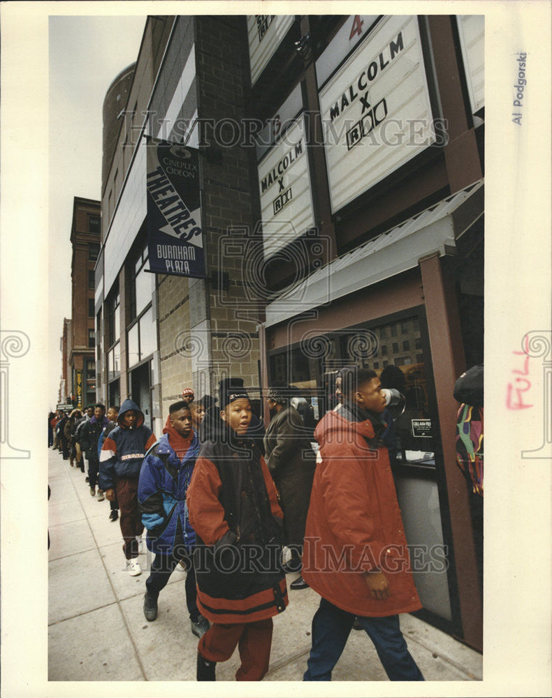 1992 Press Photo Hales students head into the screening of Malcom X - Historic Images