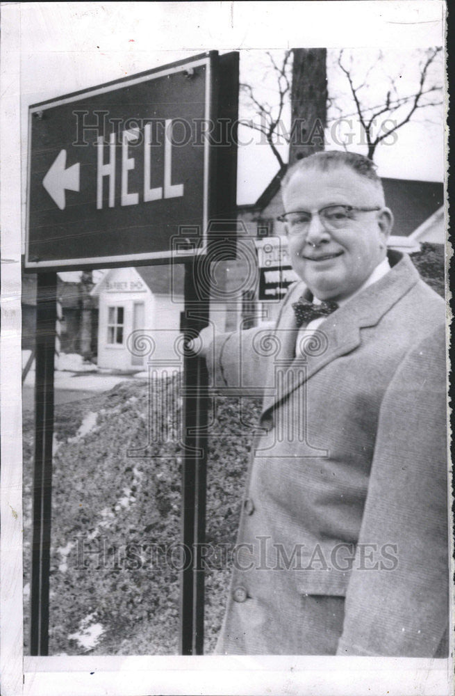 1963 Press Photo Hell Mich Mel Reinhard Michigan Highway - Historic Images