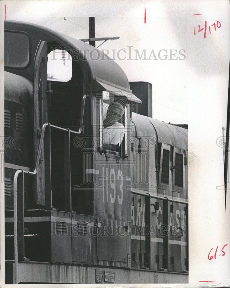 1970 Press Photo Seaboard Coastline Rail Road Engineer - Historic Images