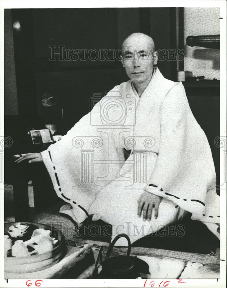 1983 Press Photo Ajari Budist monk during an interview on Mt. Hiei, Japan - Historic Images