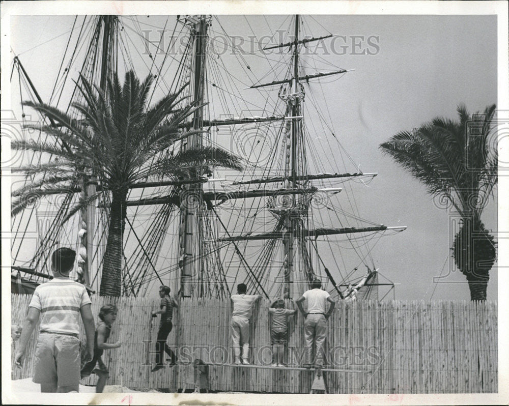 1965 Press Photo Saint Petersburg Florida Tourist Attraction Bounty - Historic Images