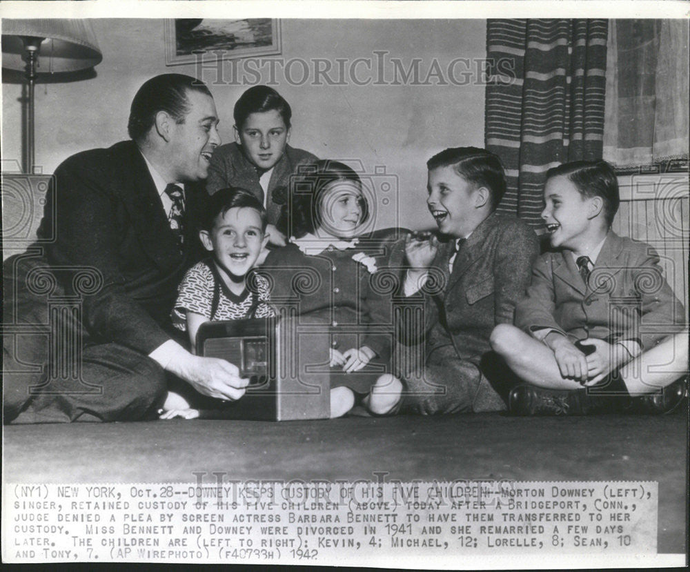 1942 Press Photo Morton Downey Bridgeport Barbara Bennett Kevin Sean Tony Chael - Historic Images