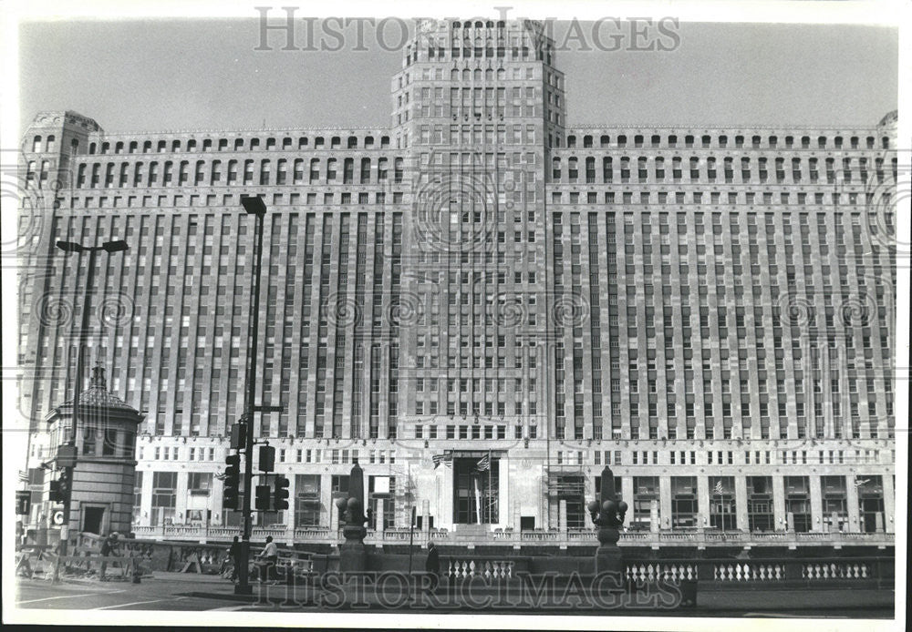 1991 Press Photo Newly Cleaned Merchandise Mart In Chicago - Historic Images