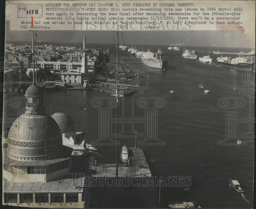 1975 Press Photo Ships Convoy Through Suez Canal - Historic Images