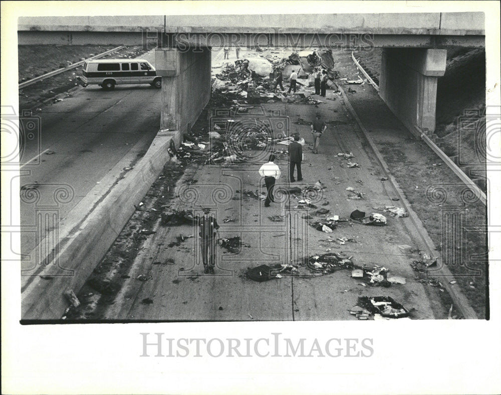 1987 Press Photo Larry Caruso Airport Detroit Metro Ace - Historic Images