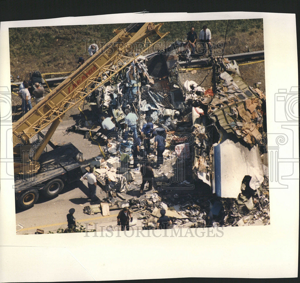 1988 Press Photo Crews Work To Clean Up Wreckage Of Flight 255 - Historic Images