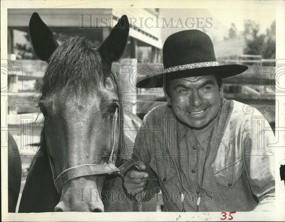 1962 Press Photo Claude Marion Akins American Actor Akins  Sheriff Lobo Bear - Historic Images