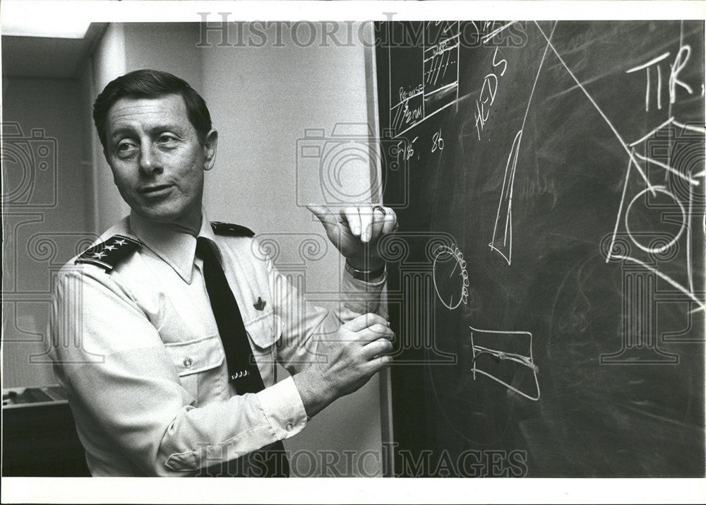 1985 Press Photo James Abrahamson SDI Programme Director Research Technology - Historic Images