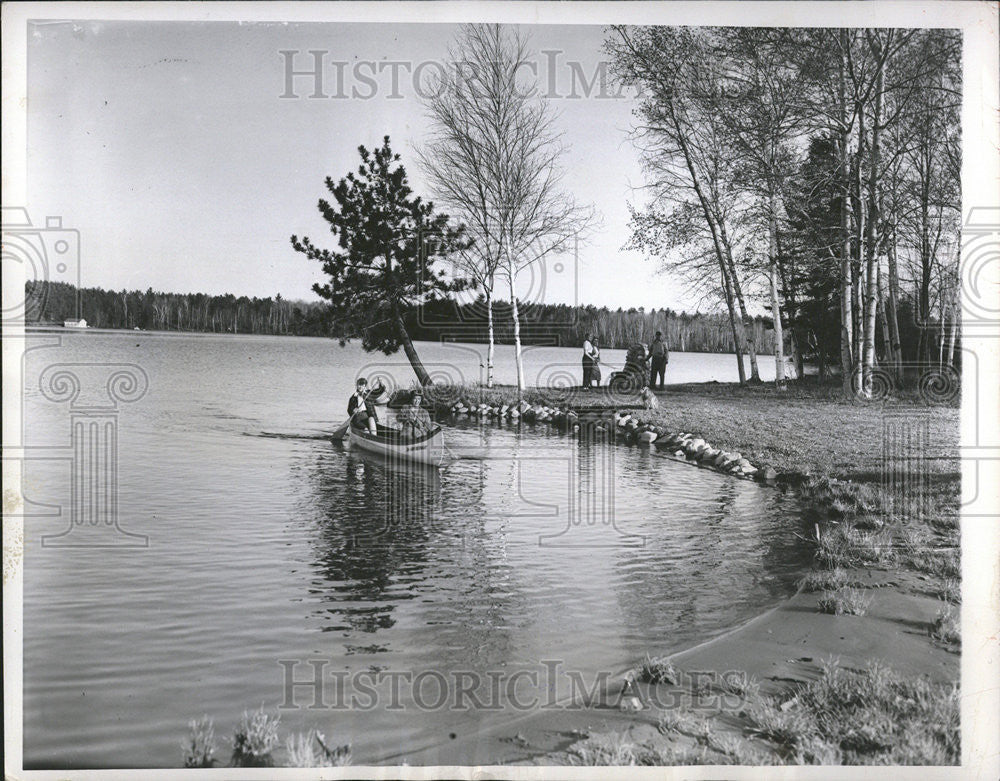 1952 Press Photo Vacation Scene Wisconsin swimming fishing pastime summer Boat - Historic Images