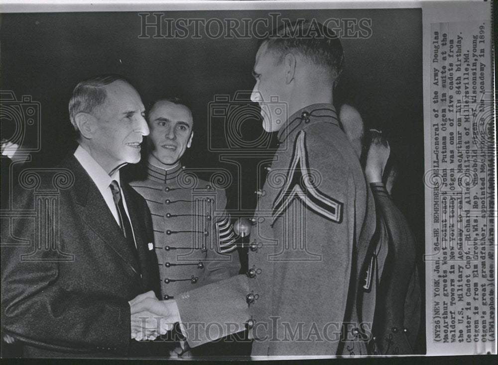 1964 Press Photo General of the Army Douglas MacArthur Greets West Point Cadet - Historic Images