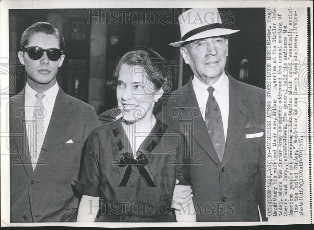 1957 Press Photo United States Army General Douglas MacArthur &amp; Family - Historic Images