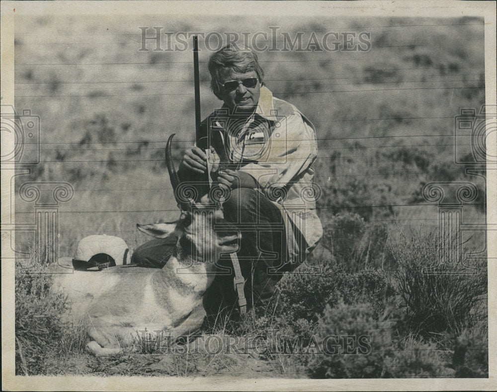 1975 Press Photo Gov. Dick Lamm Bagged a Fine Antelope Buck - Historic Images