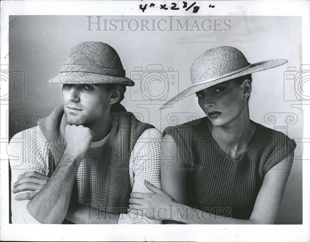 1984 Press Photo Clothing Hat Fashion Men Women - Historic Images