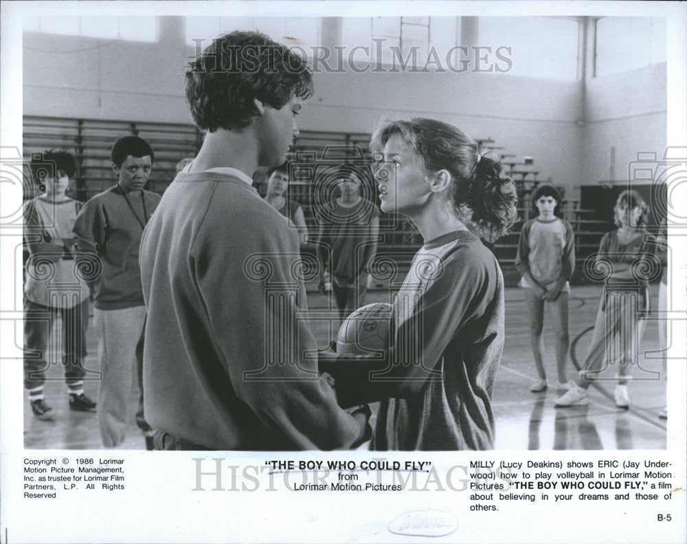 1986 Press Photo Milly Lucy Deakins Eric Jay Underwood volleyball Lorimar Motion - Historic Images