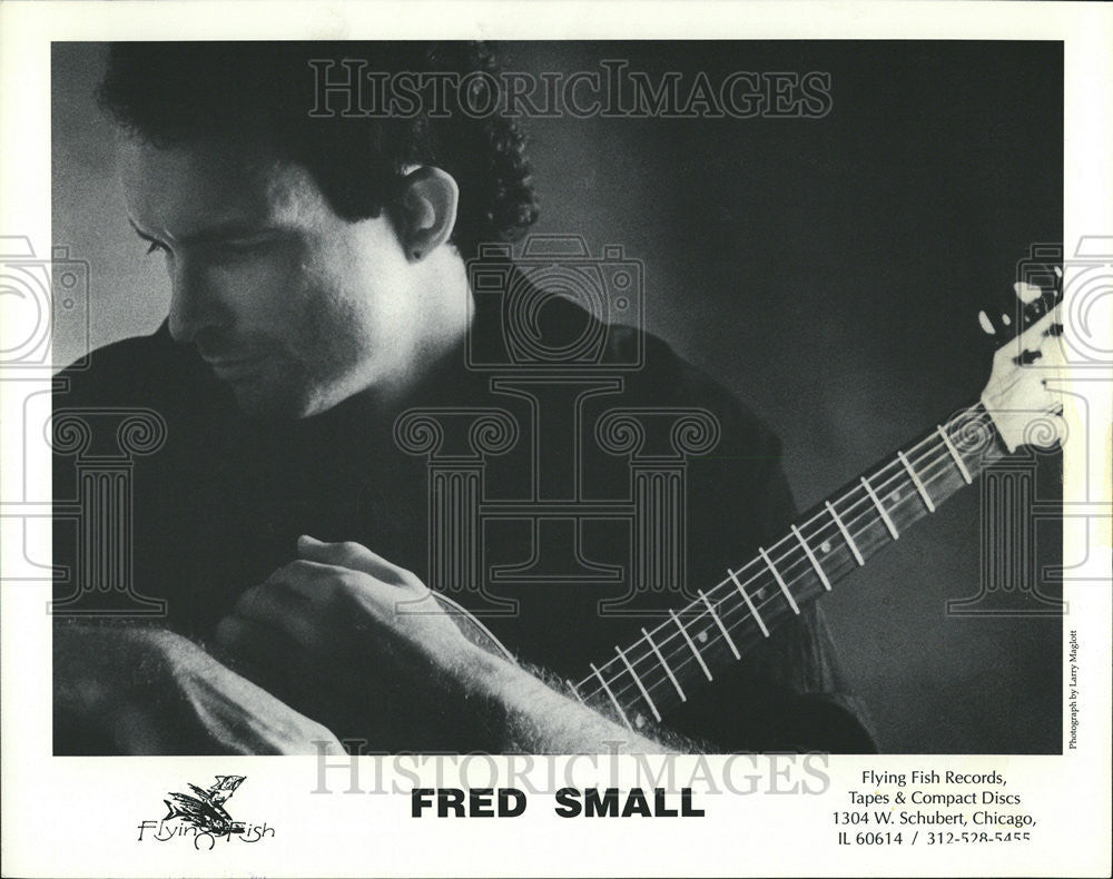 1992 Press Photo Entertainer Fred Small With Guitar Promotional Picture - Historic Images