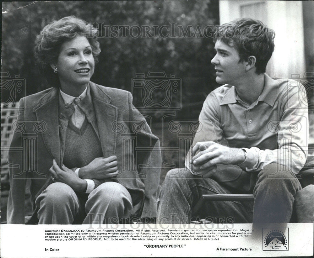 1980 Press Photo Mary Tyler Moore Timothy Hutton Mental Hospital Suicide attempt - Historic Images